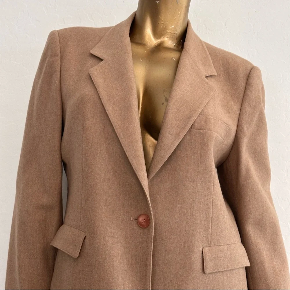 Vintage Evan Picone Classic Tan Wool Short Blazer size 14, union label 40” bust